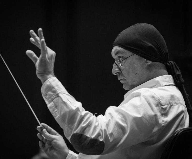 Dyrygent Marek Moś